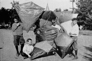 boys-making-kites