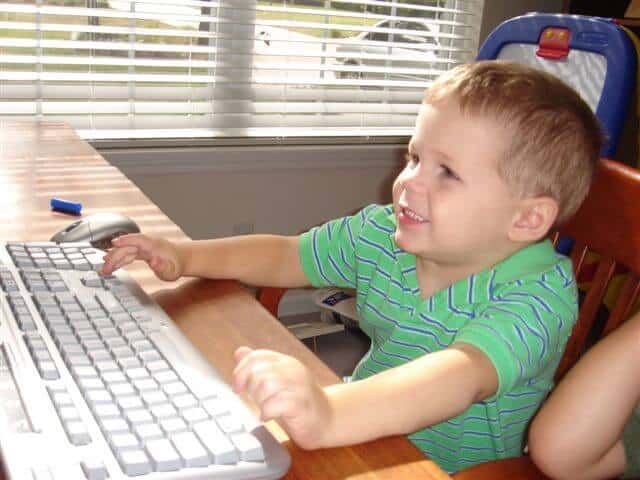 An autistic child using an online homeschool curriculum